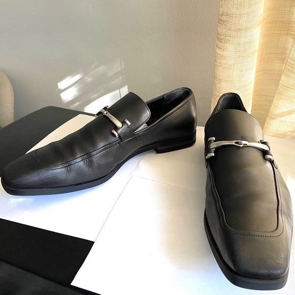 Gucci black leather slip on shoes semi formal casual 41 silver metal accent